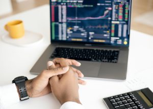 Read more about the article Investments for Accredited Investors: How to Qualify & Top Options
